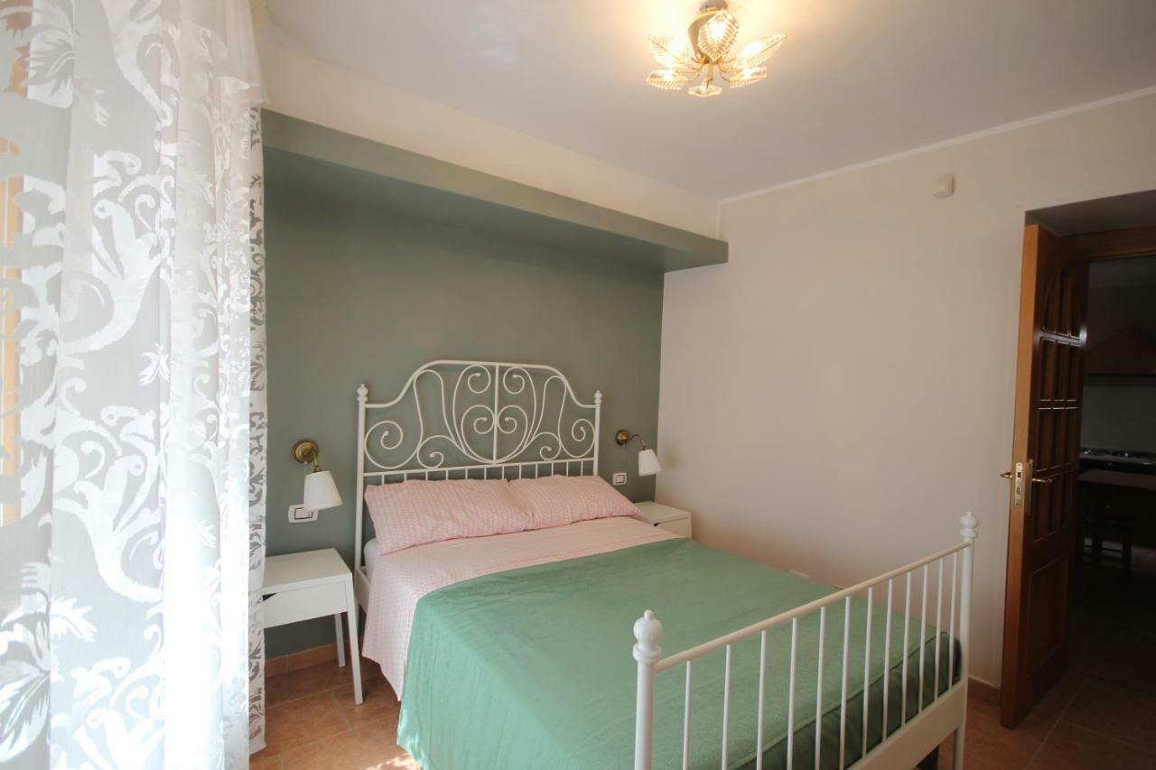B&B Cortile Aurora Bronte Exteriör bild